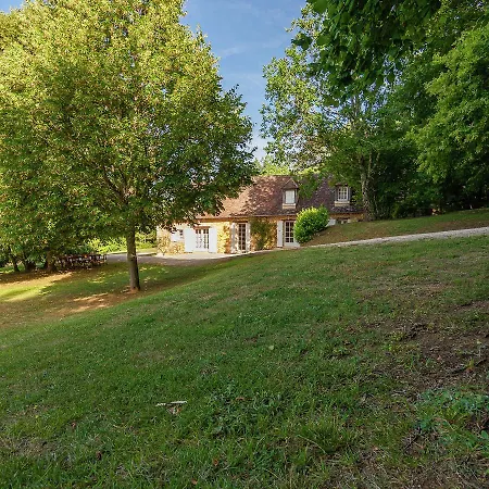 Sprawling Mansion In Aquitaine With Swimming Pool בית נופש